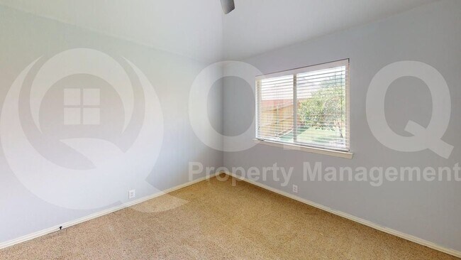 Building Photo - 2309 Aurora Dr