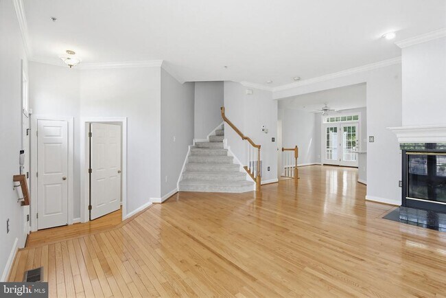 Building Photo - 10635 Hillingdon Rd