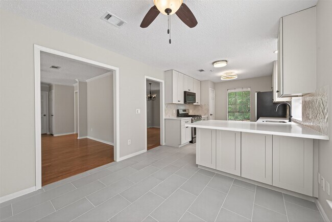 Building Photo - 106 Breezy Point Pl