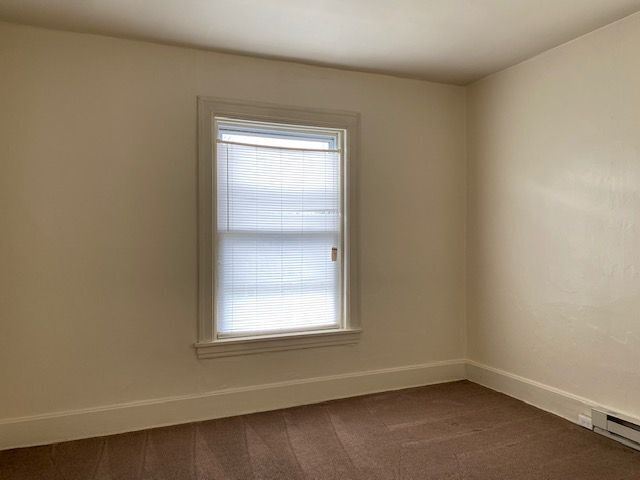 Building Photo - 2nd Floor 1 BR Apt Located On Derry St