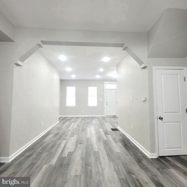 Building Photo - 1622 Blavis St