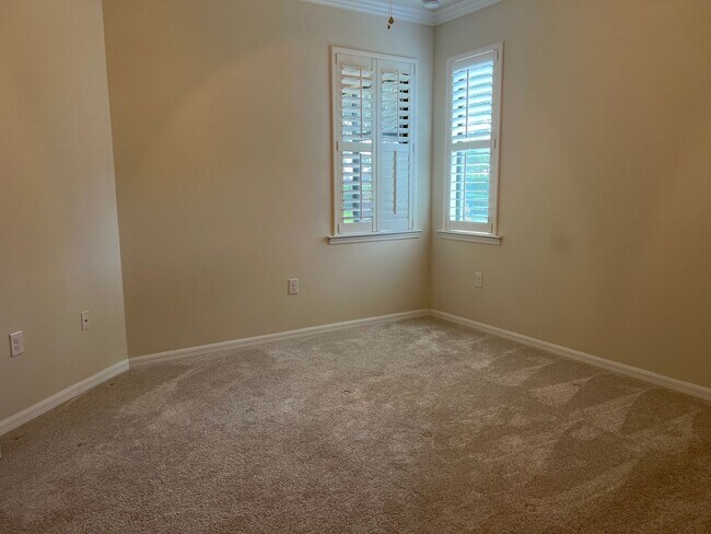 Building Photo - 2 bedroom, 2 bathroom attached villa home in Islandwalk!