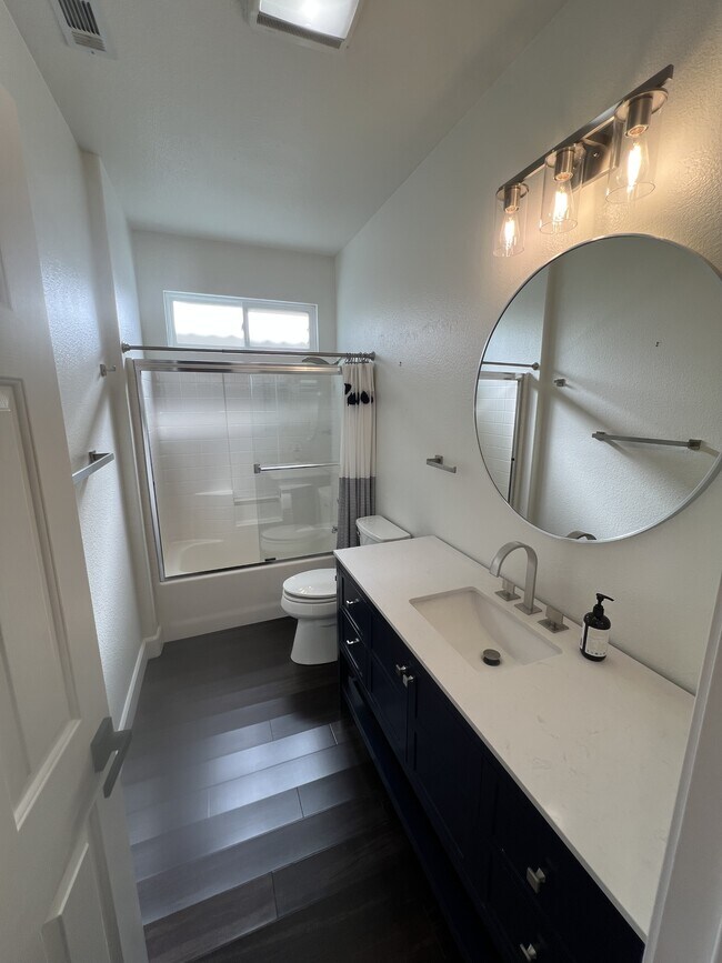 Building Photo - 31495 Sunningdale Dr