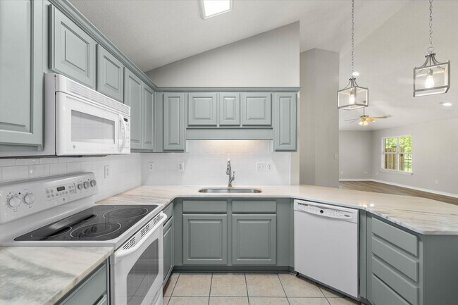 Building Photo - 21570 Palmer Ct