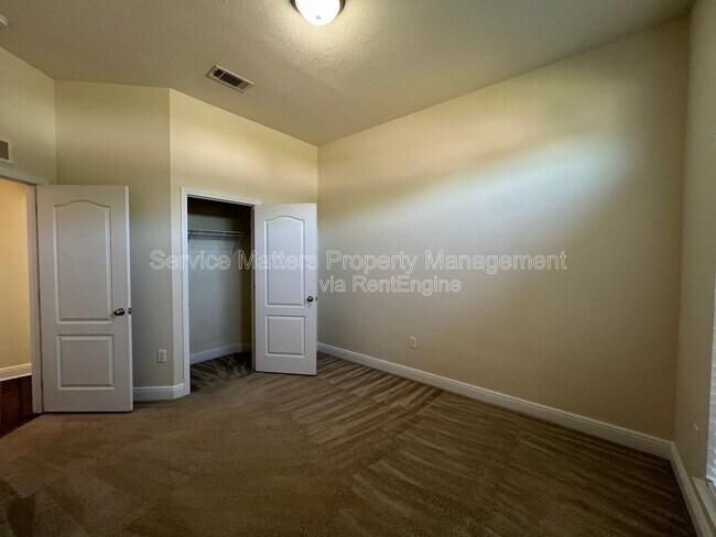 Building Photo - 7037 Season Dr