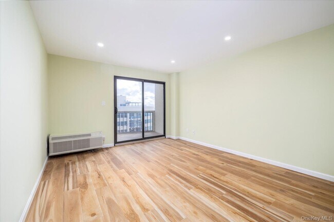 Building Photo - 360 Shore Rd