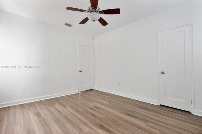 Building Photo - 2350 SW 26th St