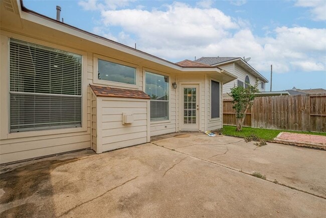 Building Photo - 17215 Stratford Green Dr