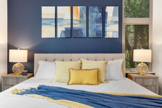 Primary Photo - 913 10th Ave E