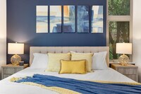 Building Photo - 913 10th Ave E