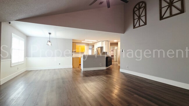 Building Photo - 5004 Evergreen Dr