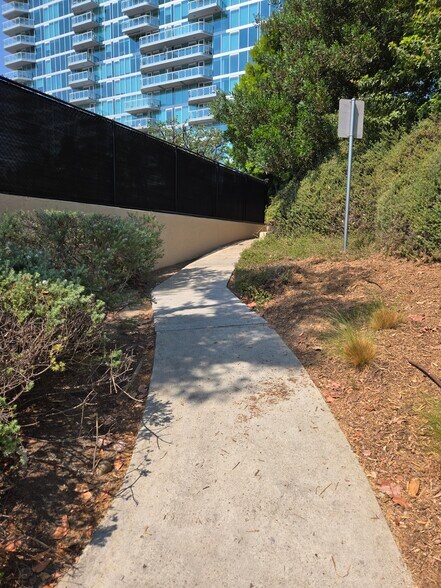 private walkway for residence to enter the mall of the Macy's side - 8830 Via Andar
