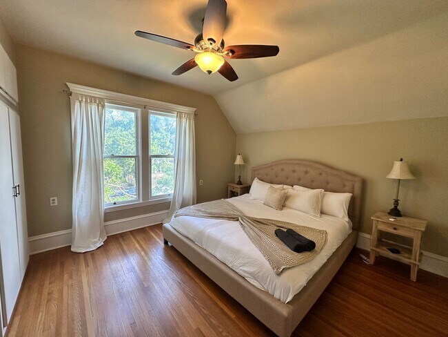 Building Photo - Fully Furnished 3 Bedroom Historic Home in Minneapolis