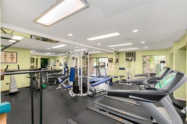 Building Photo - 1885 Diamond St