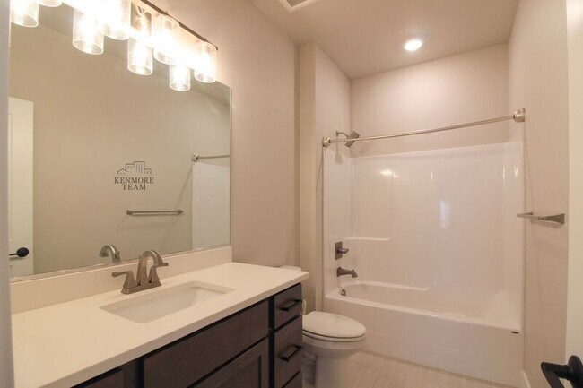Building Photo - 5642 W 31st Ave