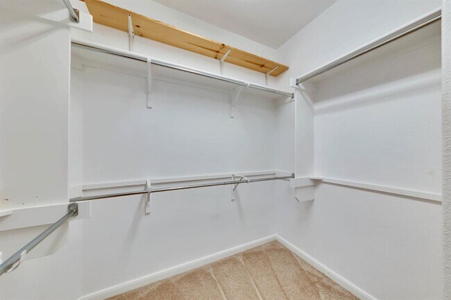 Building Photo - 2133 Paradise Ridge Dr