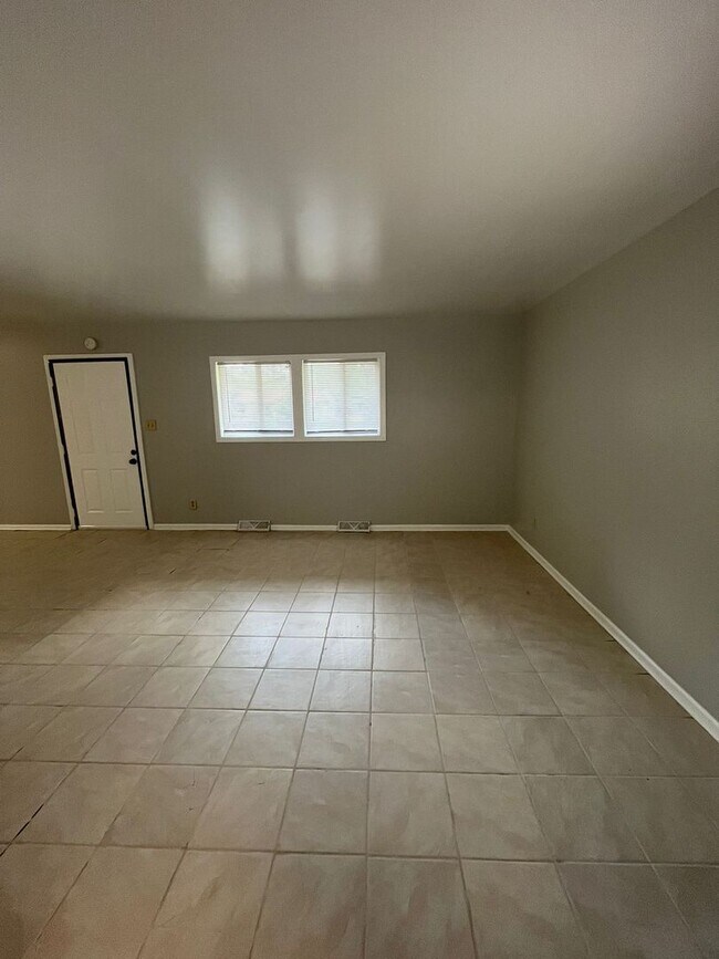 Building Photo - WOW! This is a Home! 3-bedroom, 1-bath hom...