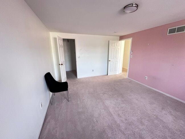 Building Photo - 1891 Vine Way Dr