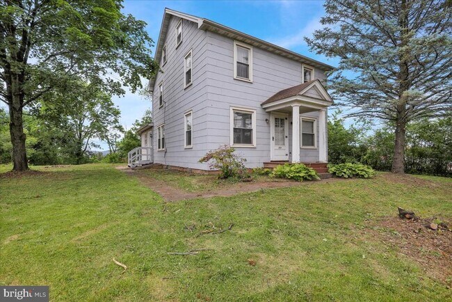 Building Photo - 144 E Baumstown Rd