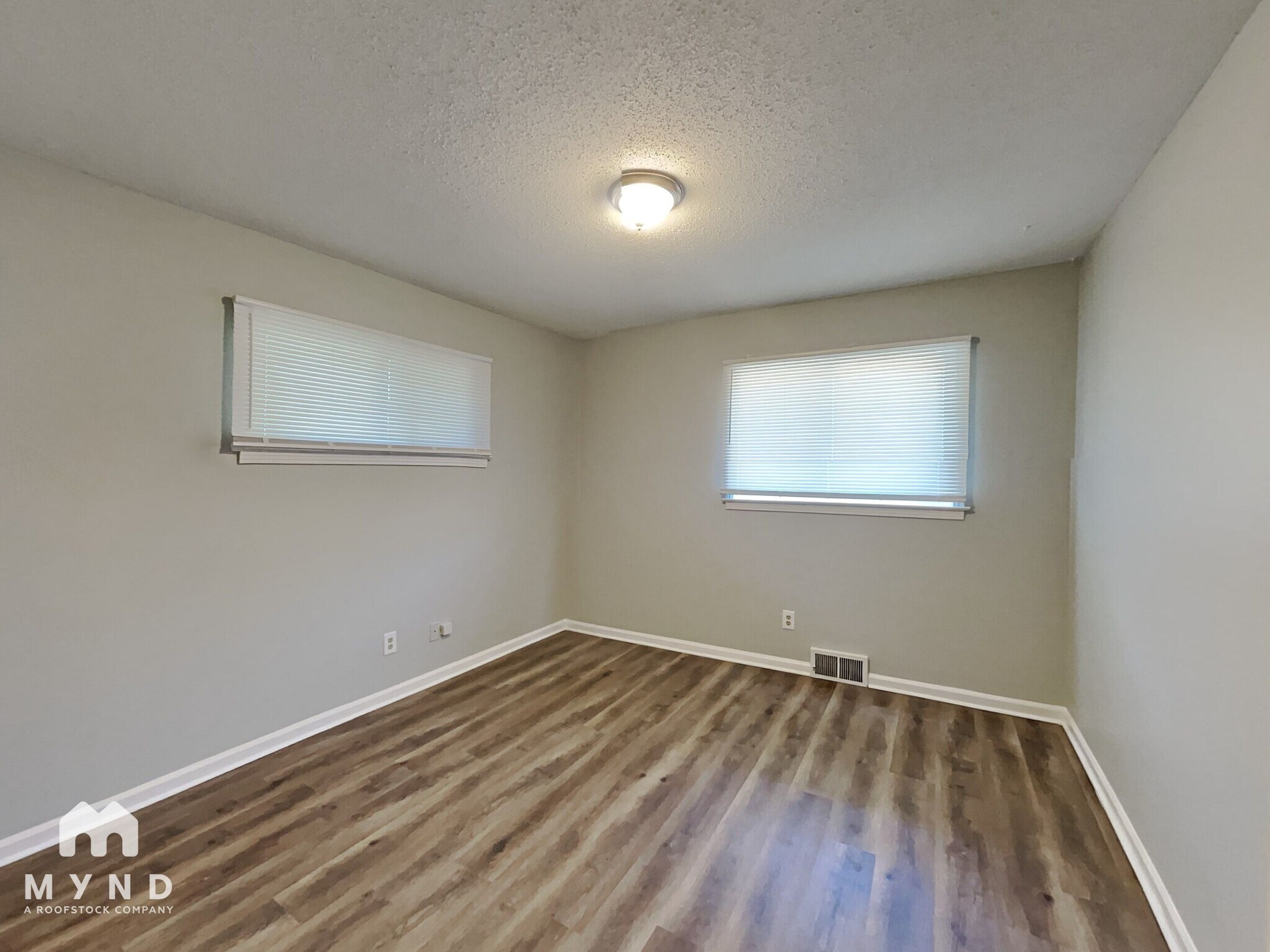 Building Photo - 1725 Prado Ave