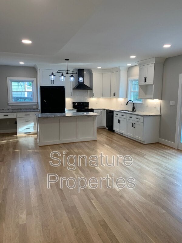 Building Photo - 6112 Ellis Ave