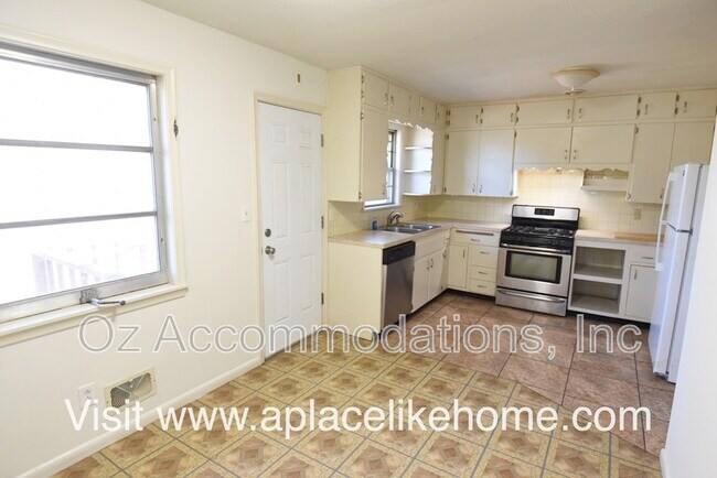 Building Photo - 3131 N 63rd St