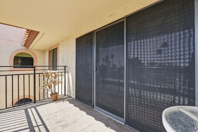 Building Photo - 10330 W Thunderbird Blvd