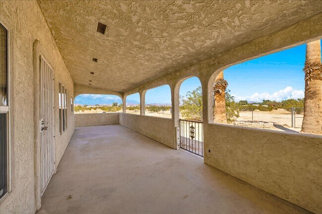 Building Photo - 2 Bedroom Home on 1.8 Acre Lot