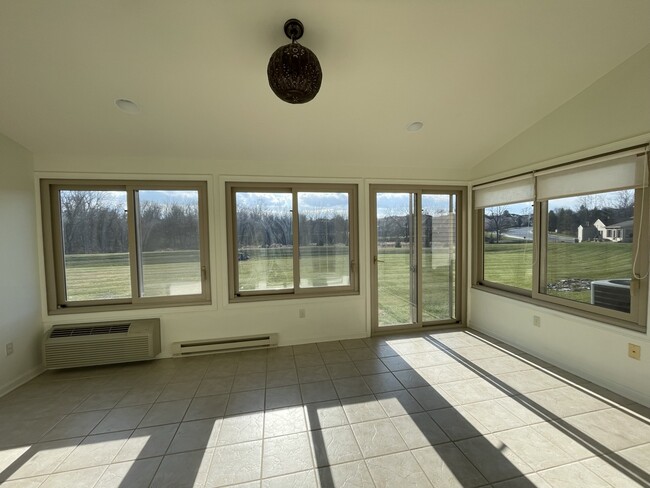 Sun Room / All Season Room - 2084 Deer Run Dr