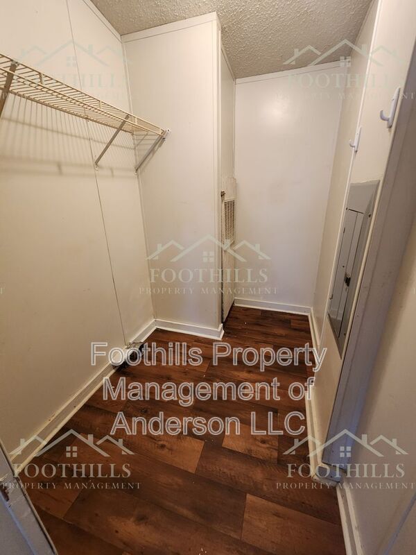 Building Photo - 104 Hickory Forest Dr