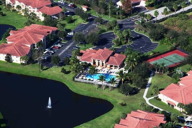 Building Photo - 131 SW Palm Dr