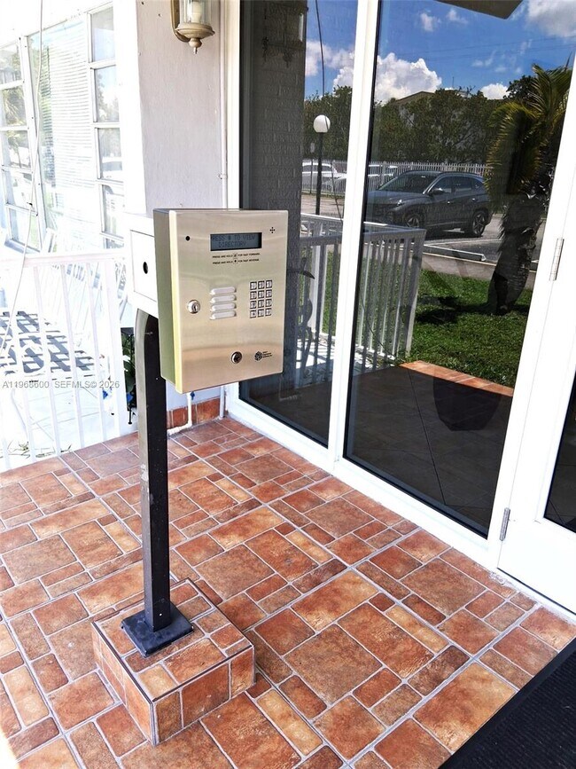 Building Photo - 16801 NE 14th Ave