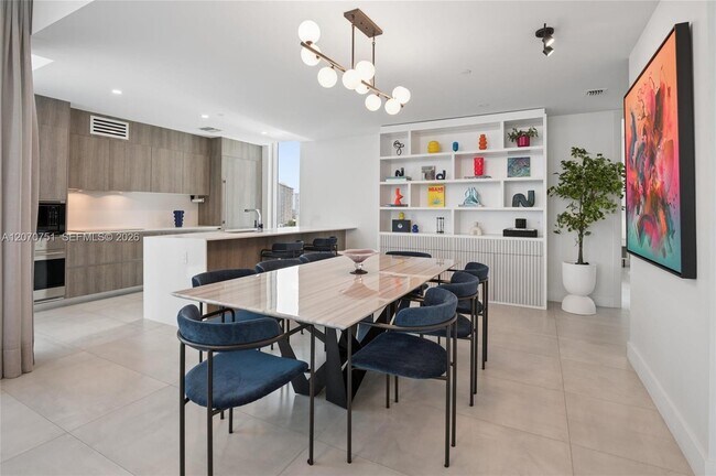 Building Photo - 17550 Collins Ave