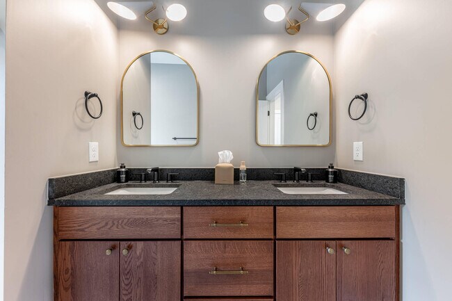 Building Photo - 856 BELLE Rdg Lp