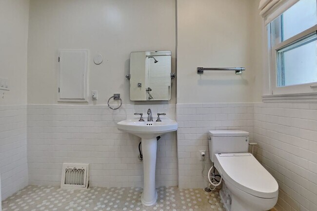 Building Photo - Charming Land Park Cottage – A Hidden Gem in the Heart of the City