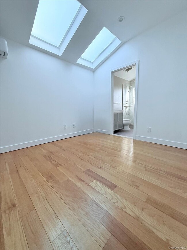 Building Photo - 95-10 95th Ave