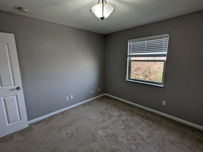 Building Photo - 1425 Willow Brook Cv