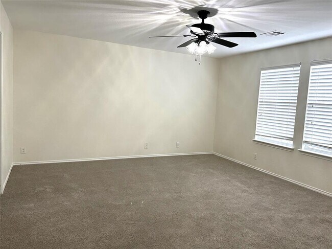 Building Photo - 307 Grutsch Dr