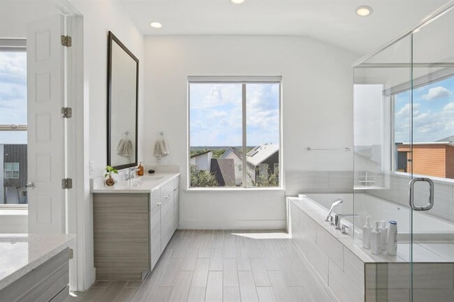 Building Photo - 6013 Florencia Ln