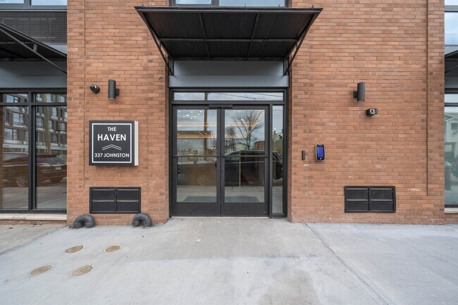 Building Photo - 337 Johnston Ave