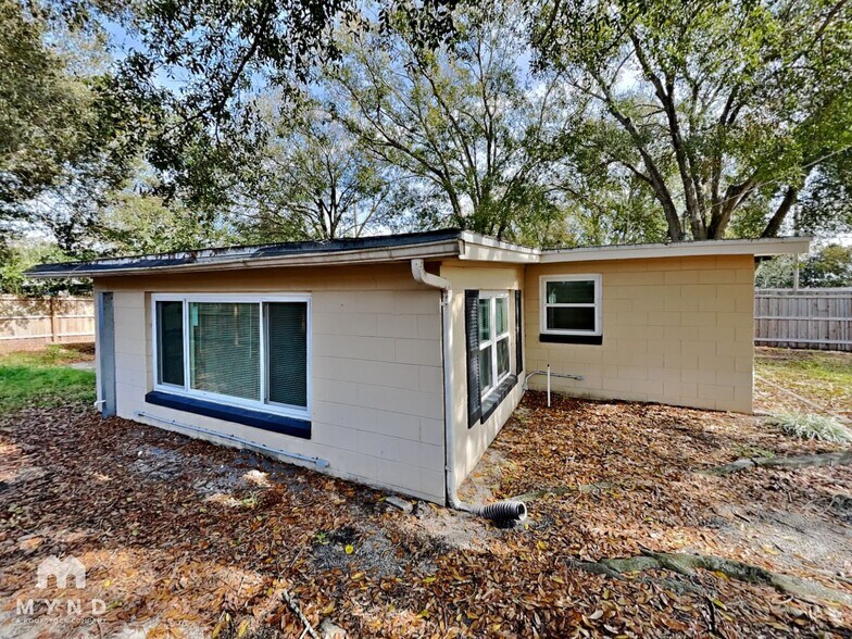 Building Photo - 14 Lamplight Ln