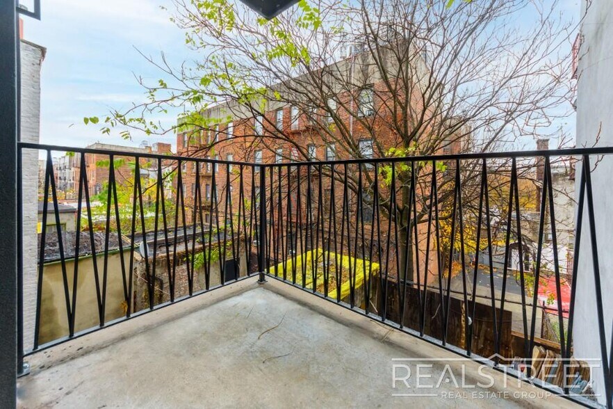 Building Photo - Brand new 2 bed with Private Backyard!
