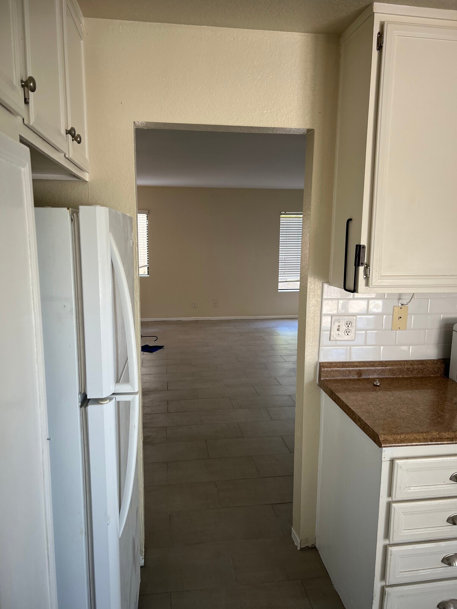 Building Photo - 120 Avenida Las Brisas