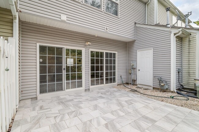 Building Photo - Spacious Townhome in Prime South Charlotte...