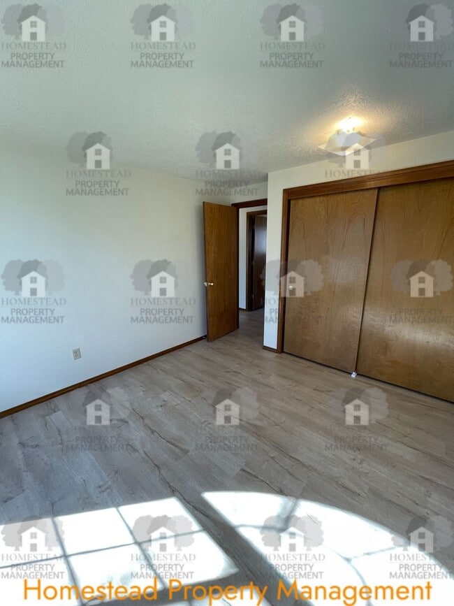 Building Photo - Homestead loves their tenants! 1/2 one months rent!