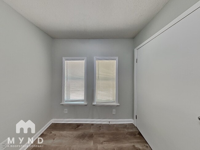 Building Photo - 2432 Kimbark Woods Cove