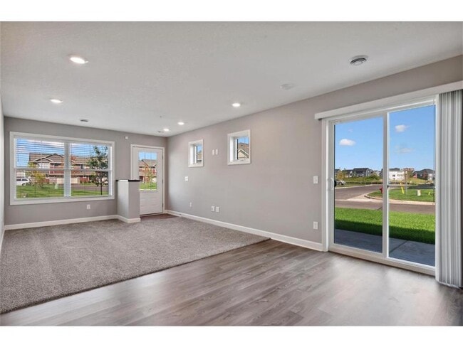 Building Photo - 10902 Holly Pl N