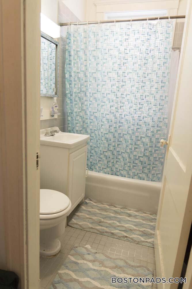 Building Photo - 137 Park Dr