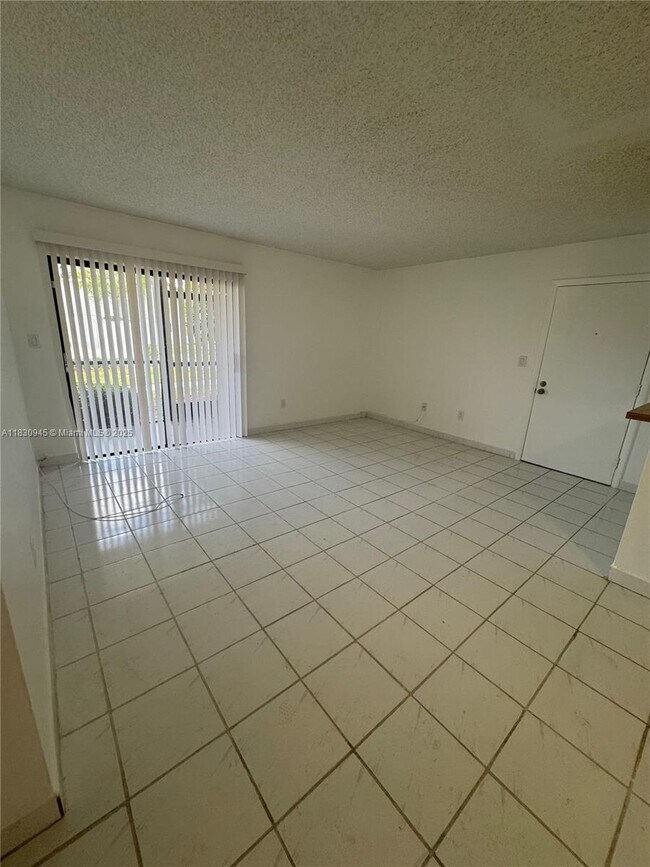 Building Photo - 9701 Hammocks Blvd