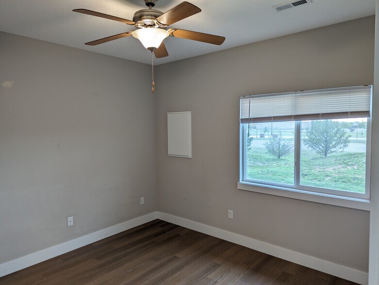 Building Photo - 8012 E 34th Ct S